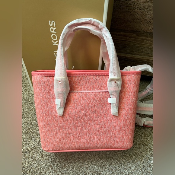 ❌SOLD❌ NWT Michael Kors Jet Set Travel Bag - Picture 3 of 8